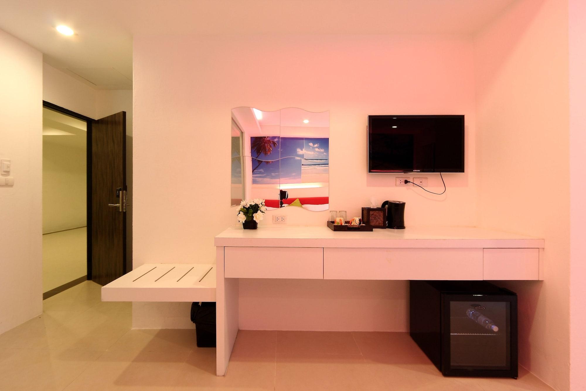 Armoni Patong Beach Hotel Εξωτερικό φωτογραφία