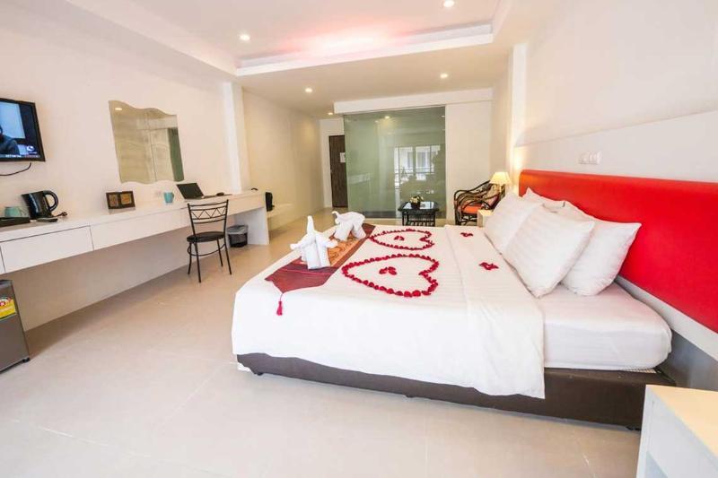Armoni Patong Beach Hotel Εξωτερικό φωτογραφία
